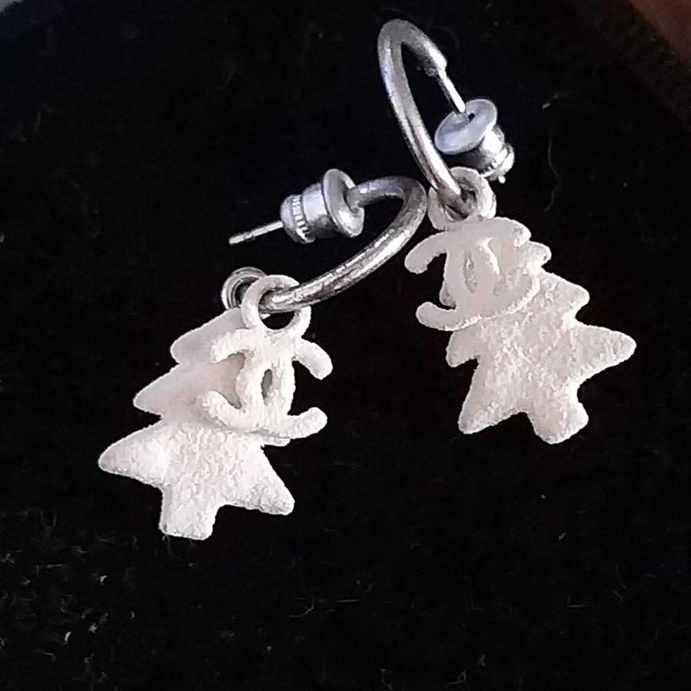 Auth. Chanel White/Silver Christmas Tree CC Logo Dangle Earrings  - Pre-Owned